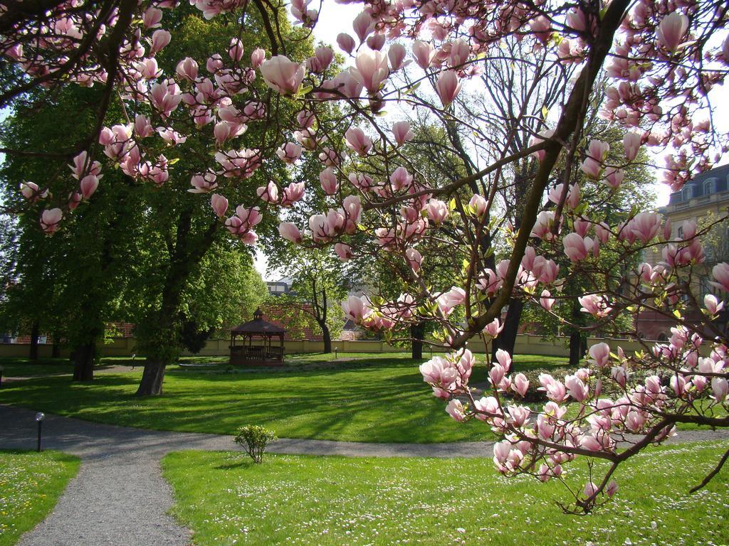 Vila Lanna Prag Exteriör bild